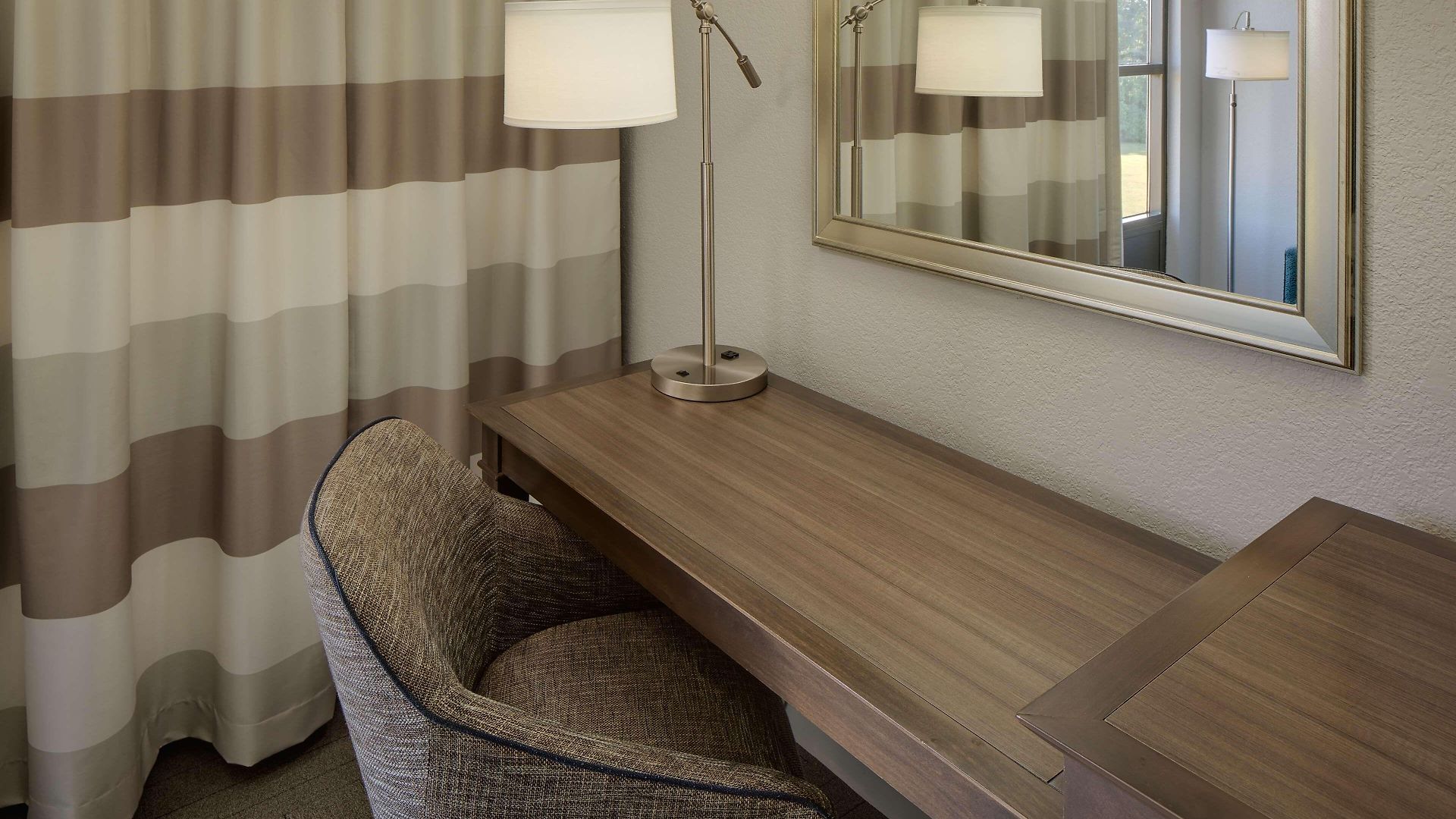 Hampton & Nashville-airport Hotel