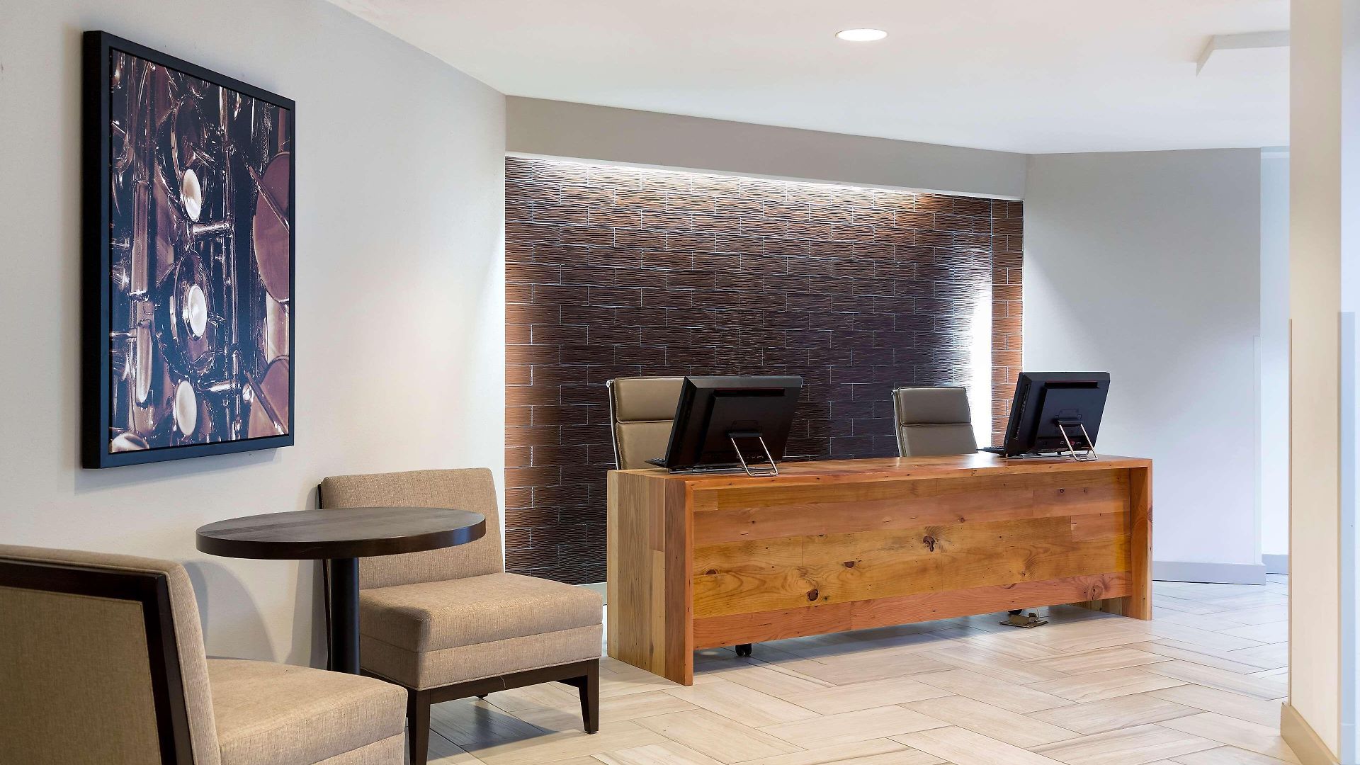Doubletree By Hilton Airport