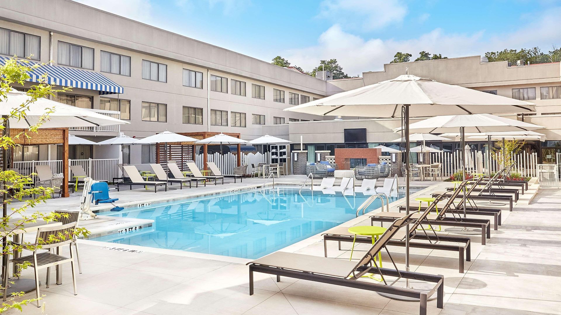 Doubletree By Hilton Airport Hotel 3*