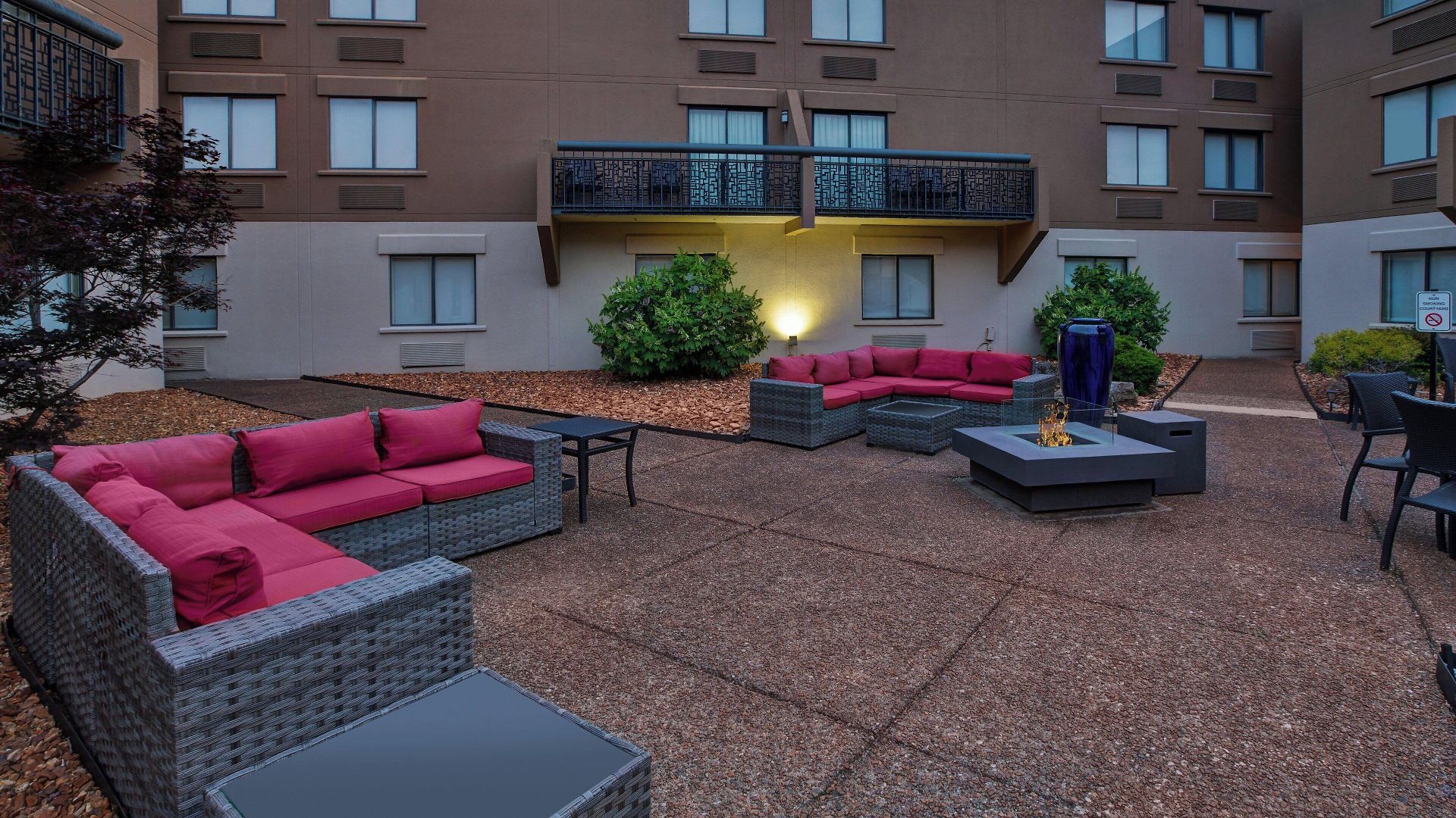 Hotel Express Airport By Ihg Nashville