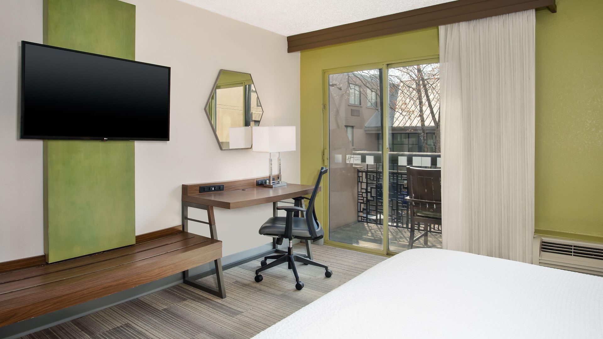 Hotel Express Airport By Ihg