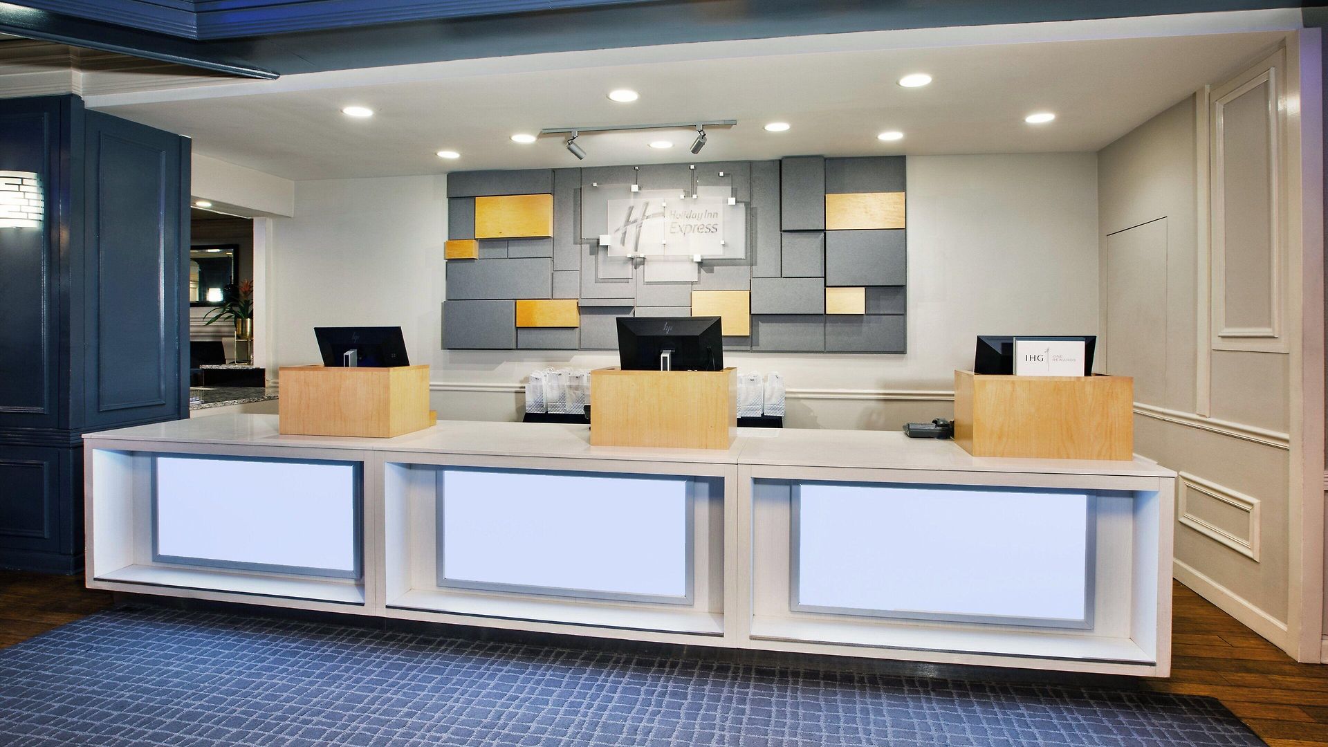 Express Nashville-downtown - Broadway By Ihg Hotel 3*