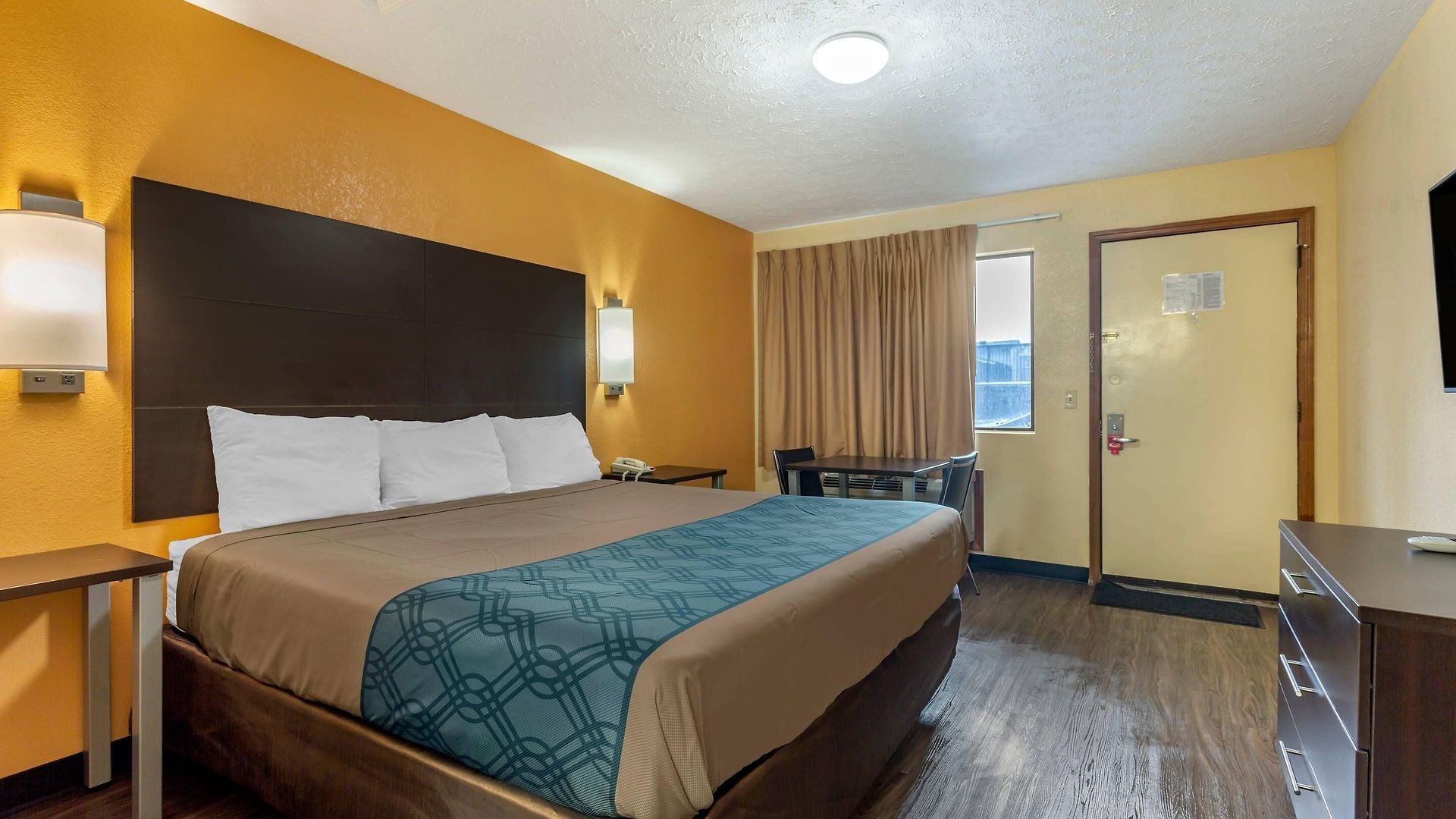 Econo North Motel 3*