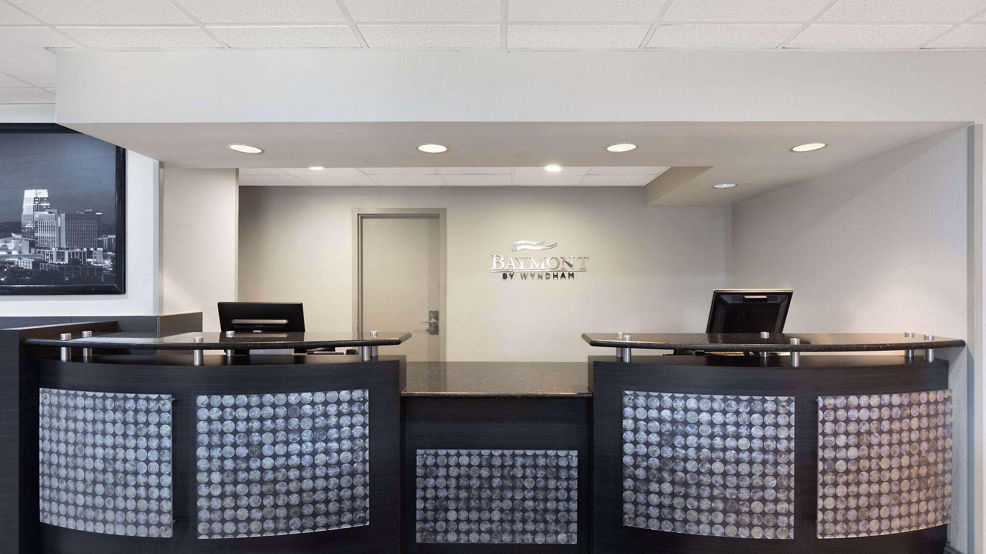 Baymont By Wyndham Airport Hotel 2*