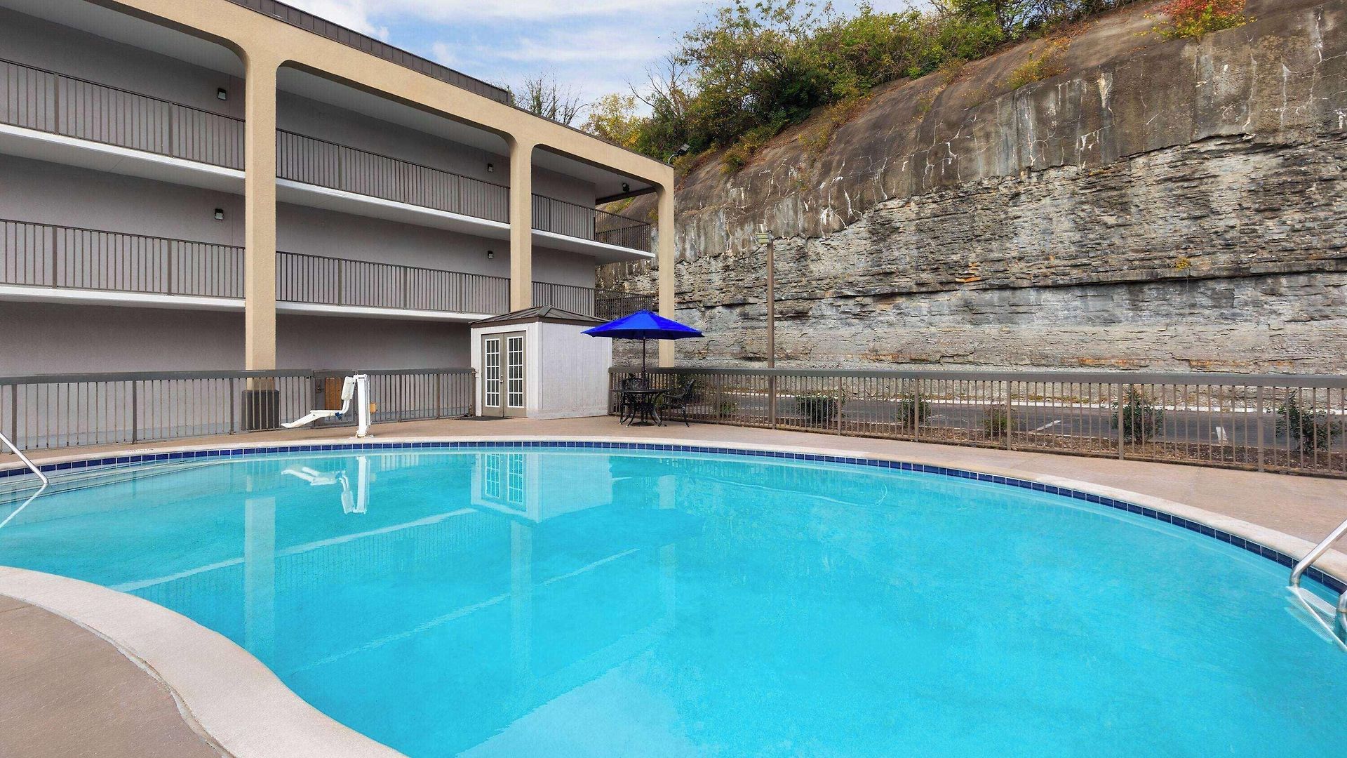 Hotel Baymont By Wyndham Airport 2*