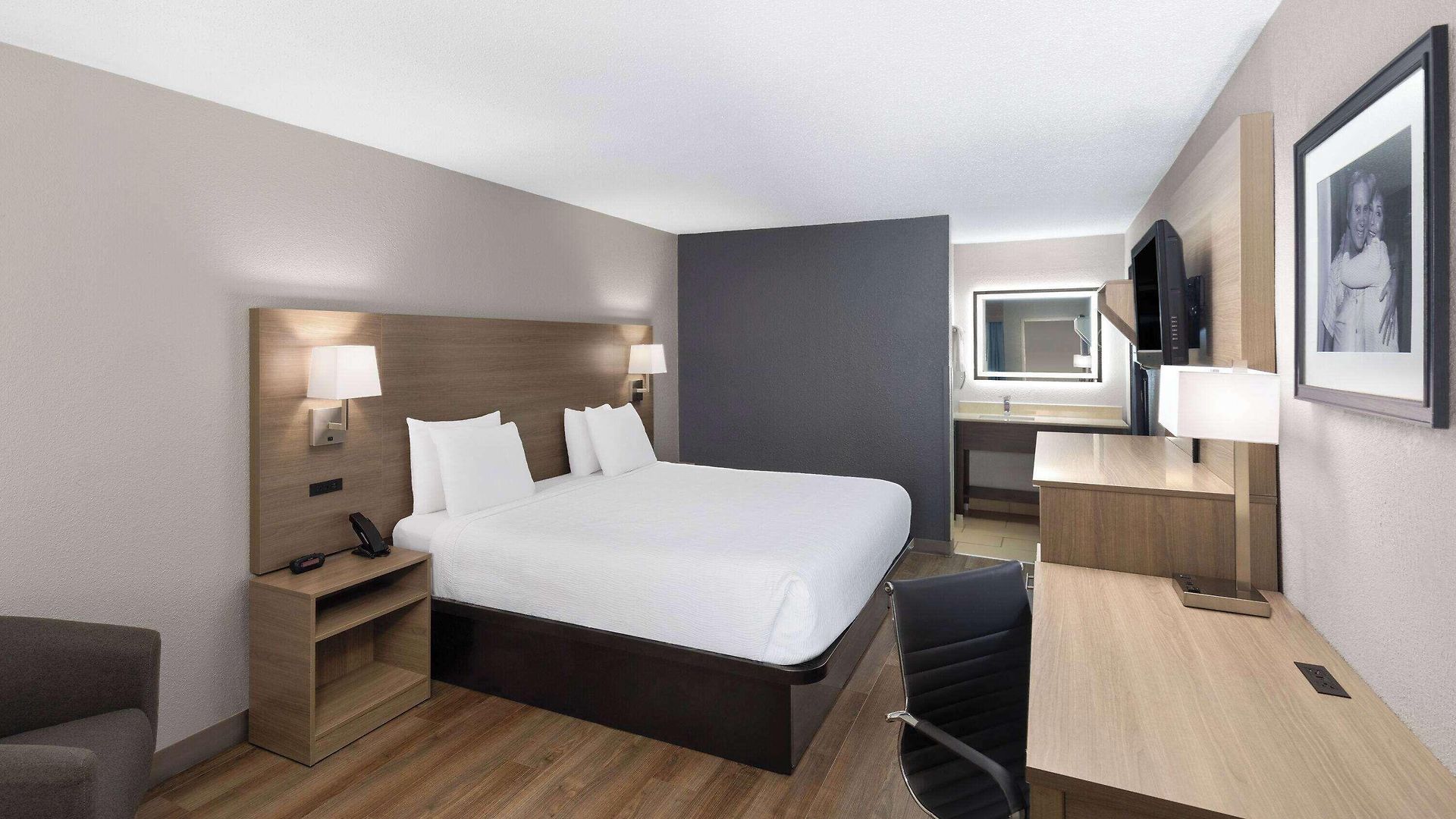 Baymont By Wyndham Airport Hotel