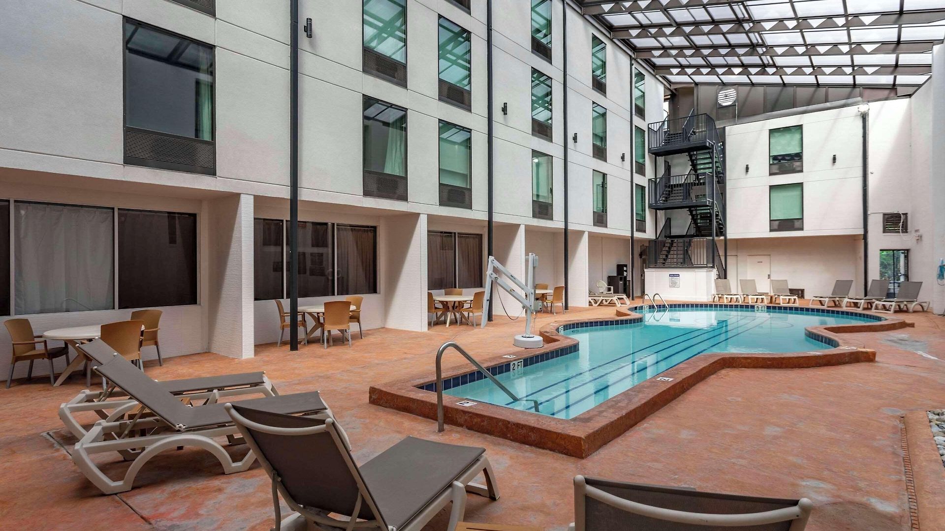 Comfort & Downtown - Stadium Hotel 4*