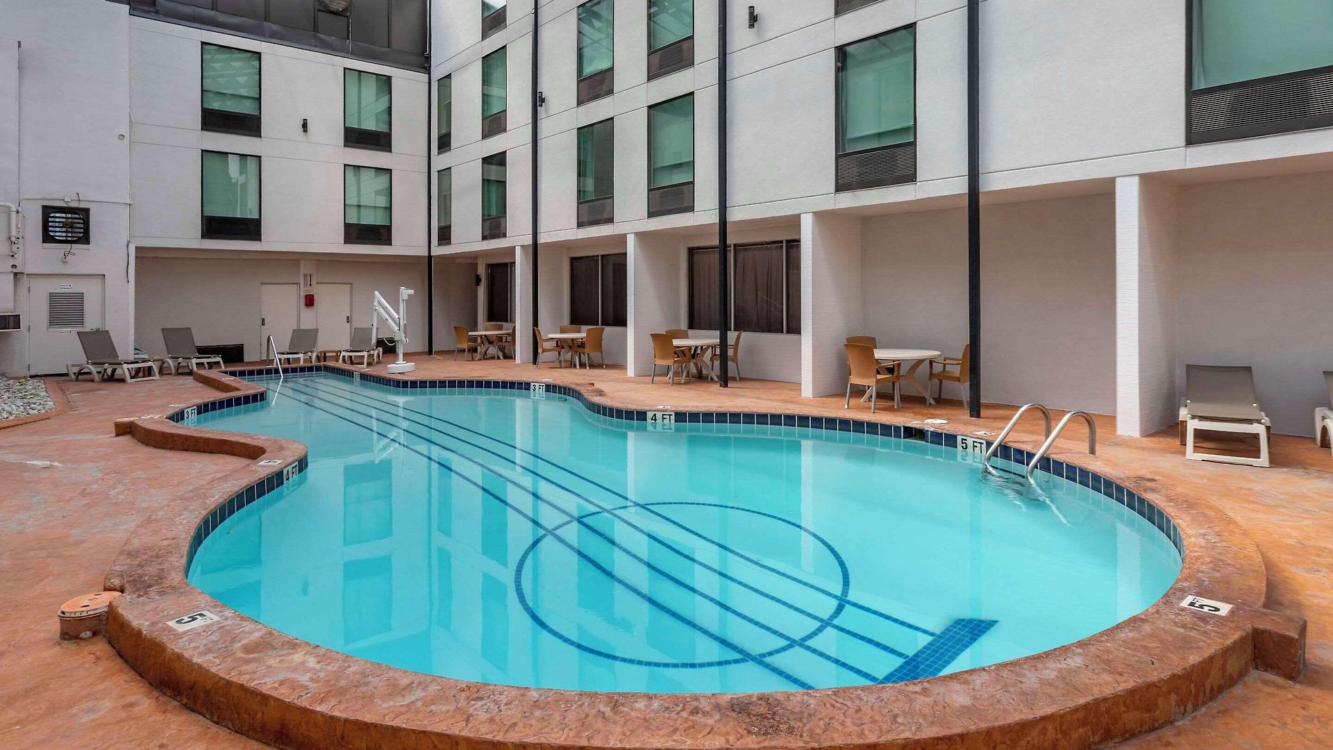 Comfort & Downtown - Stadium Hotel
