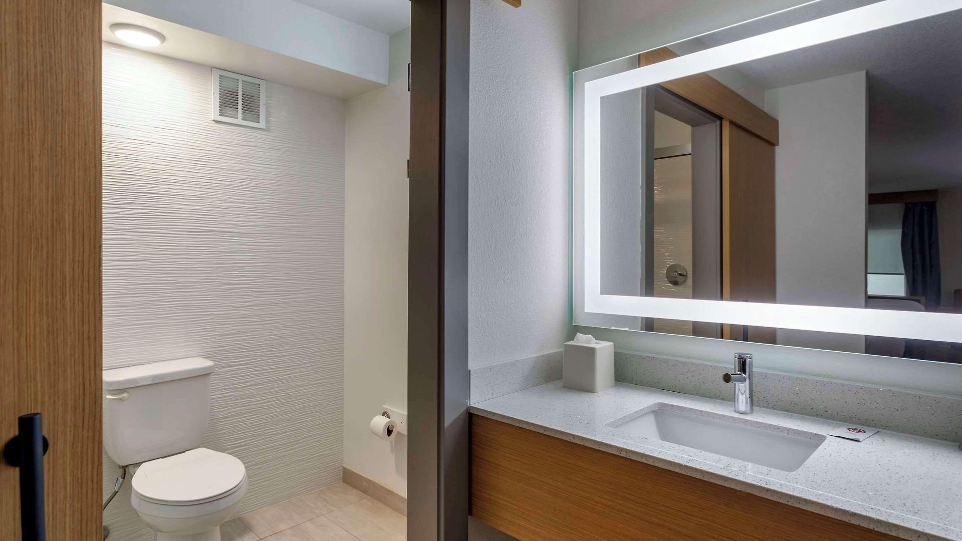 Comfort & Downtown - Stadium Hotel 4*