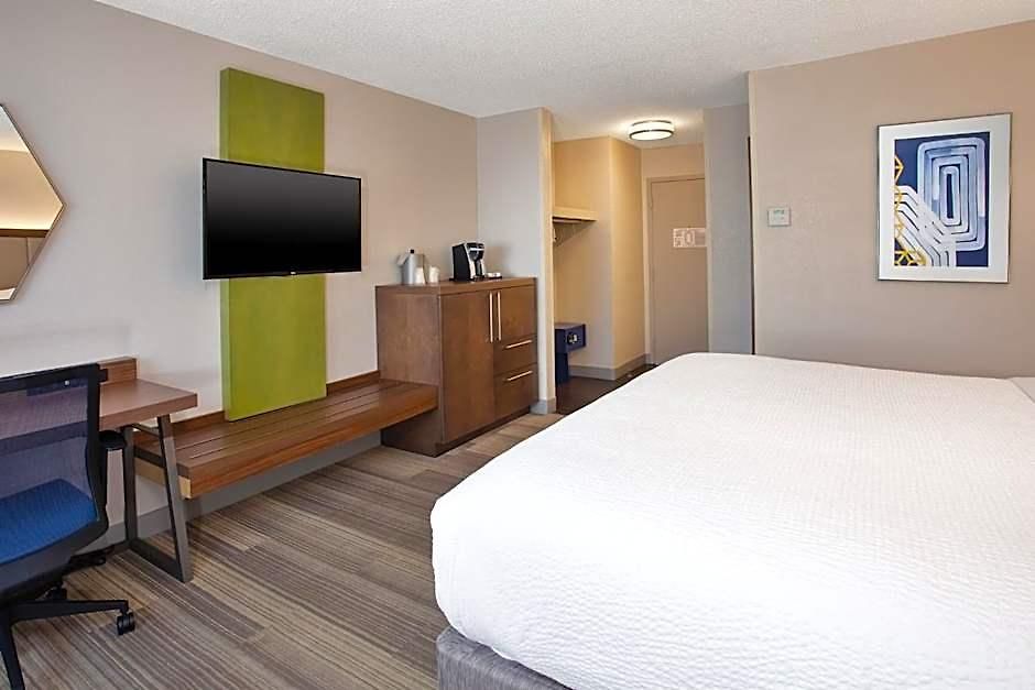 Hotel Express Airport By Ihg Nashville
