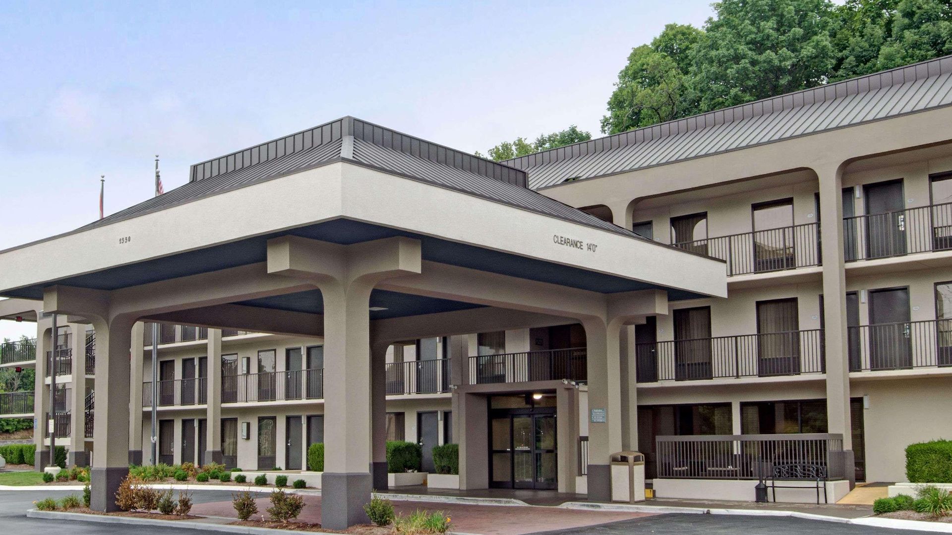 Hotel Baymont By Wyndham Airport 2*