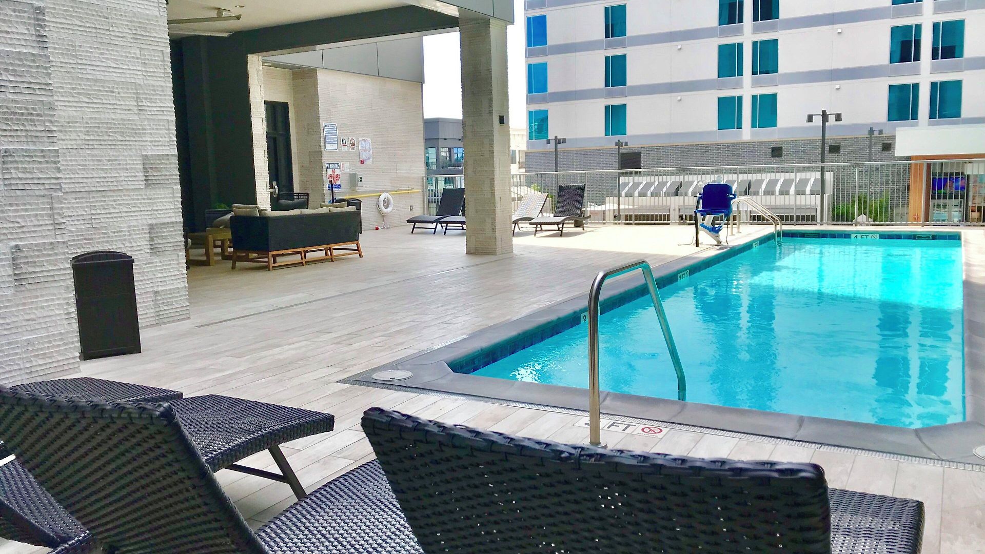 & Downtown - Broadway By Ihg Hotel Nashville