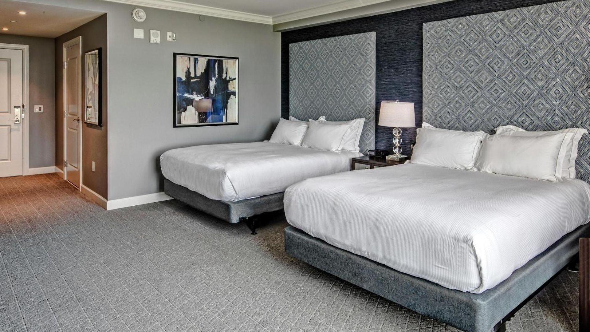Hilton Hills Hotel 4*