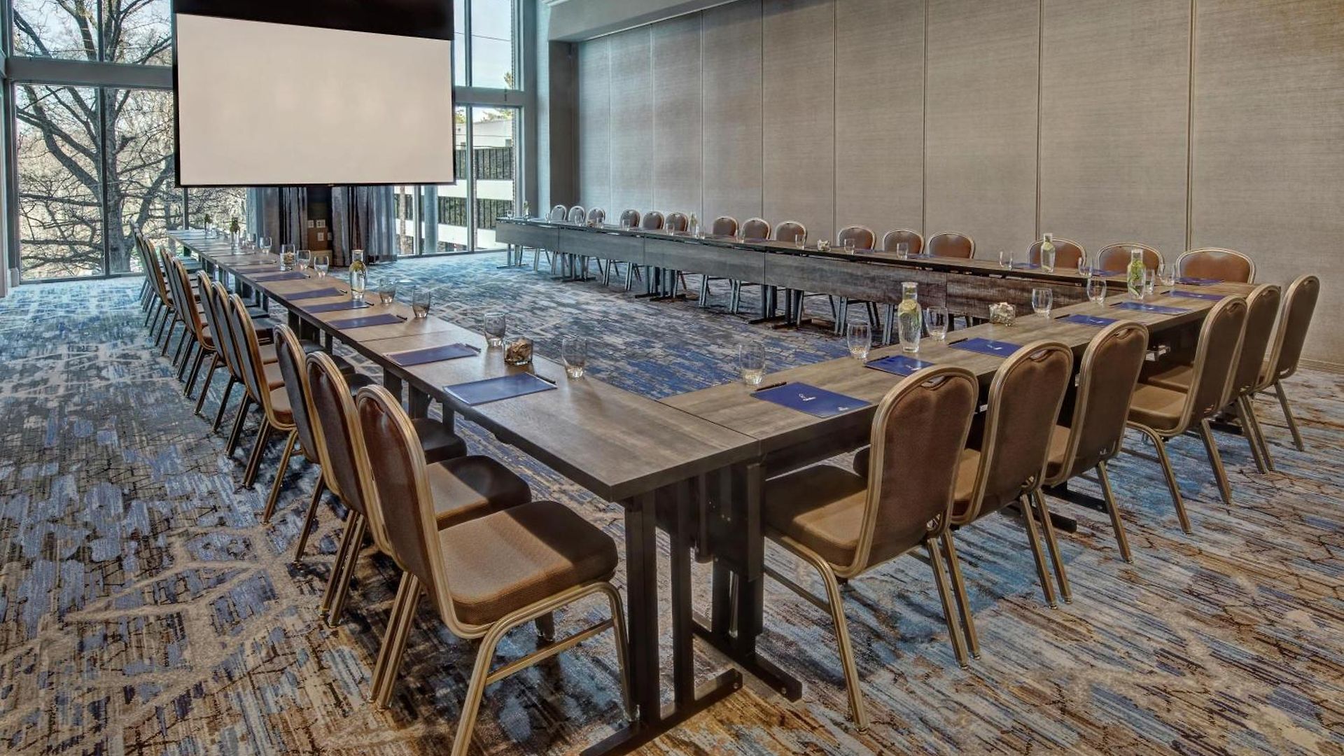Hotel Hilton Hills 4*