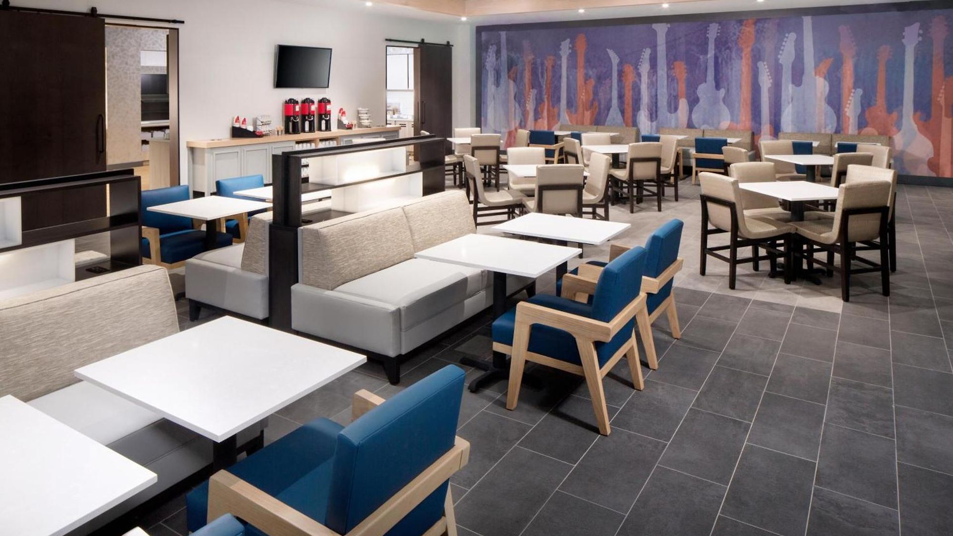 Hyatt House At Vanderbilt 3*