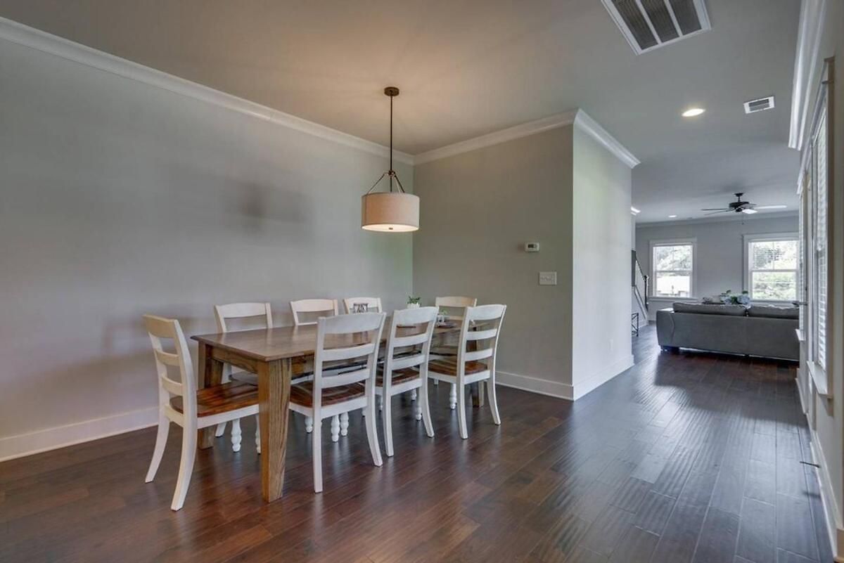 Spacious 4 King Belmont 2 Living Walk To Belmont & Vanderbilt Large Dining Table Smart Tvs Parking 24 Hr Hospitality Near Music Row & The Gulch 2 Miles To Broadway Holiday home