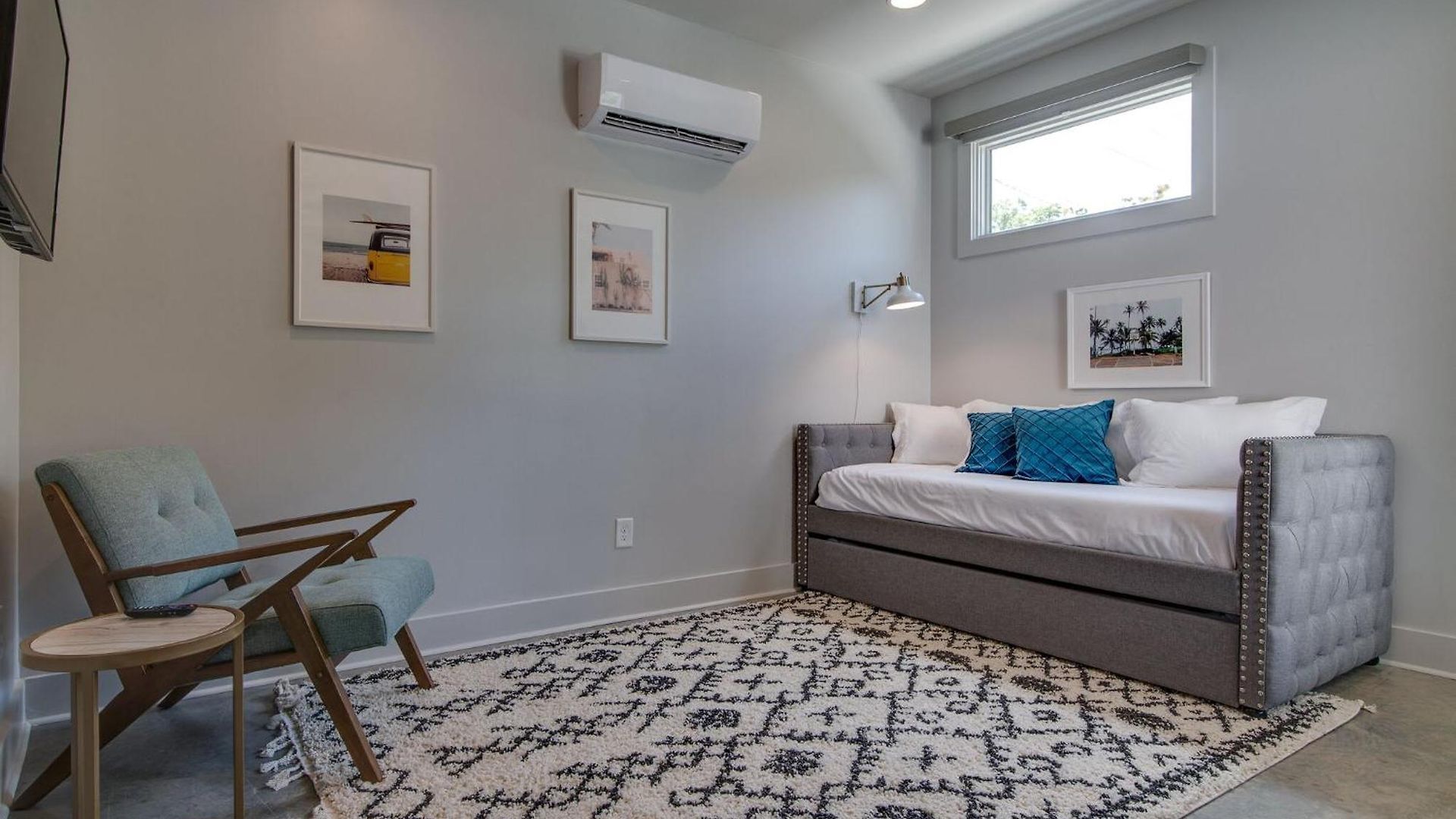 Modern East Gem, Walk To Local Favorites, Cozy Den, Workspace & Smart Tvs, Fully Equipped Kitchen, Garage & Fast Wifi, Near Mas Tacos, Rosepepper & Five Points, 10 Min To Broadway & Nissan Stadium, 24 Hr Hospitality Nashville