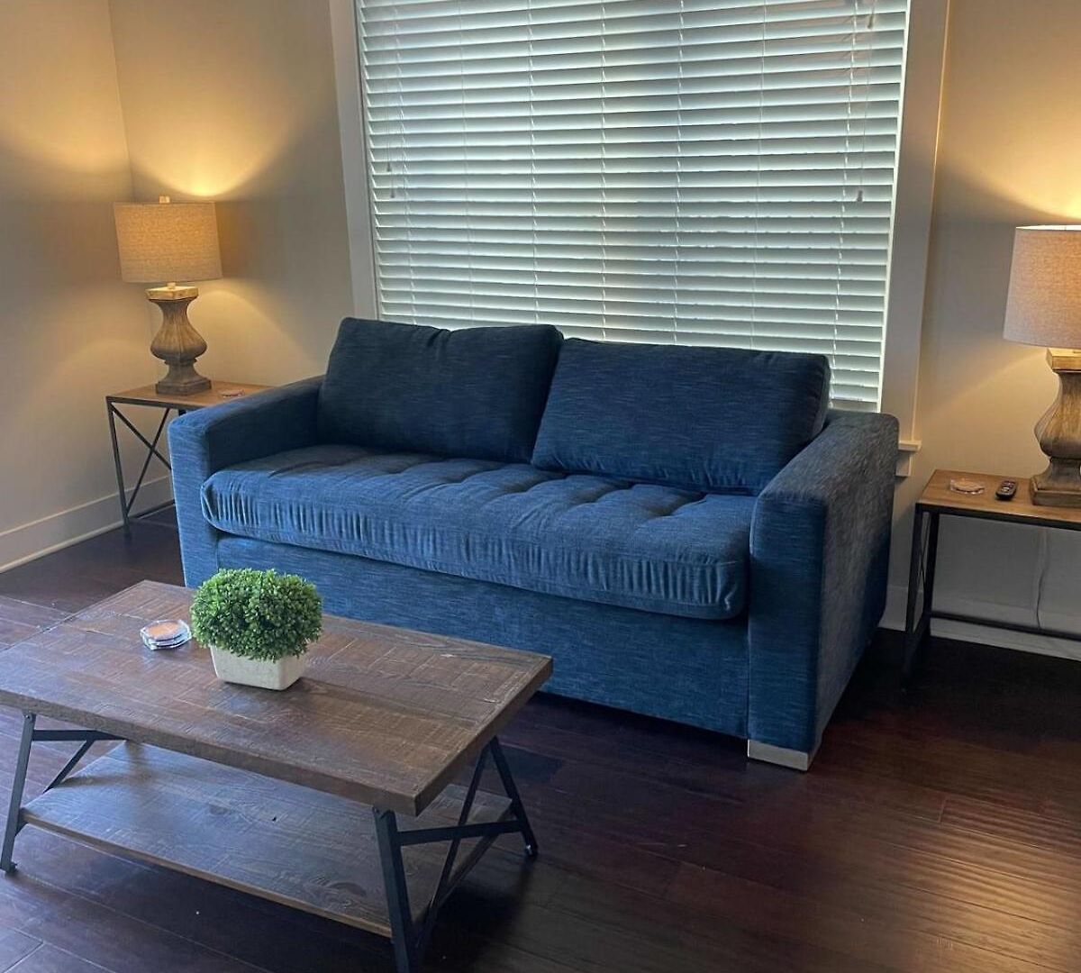 Holiday home Spacious 4 King Belmont 2 Living Walk To Belmont & Vanderbilt Large Dining Table Smart Tvs Parking 24 Hr Hospitality Near Music Row & The Gulch 2 Miles To Broadway *