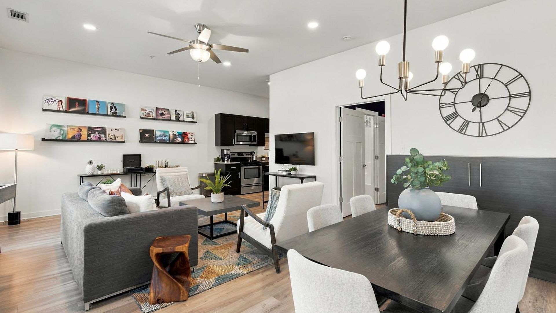 Walk To Vanderbilt And Belmont - Shuffle Board And Free Parking Holiday home Nashville