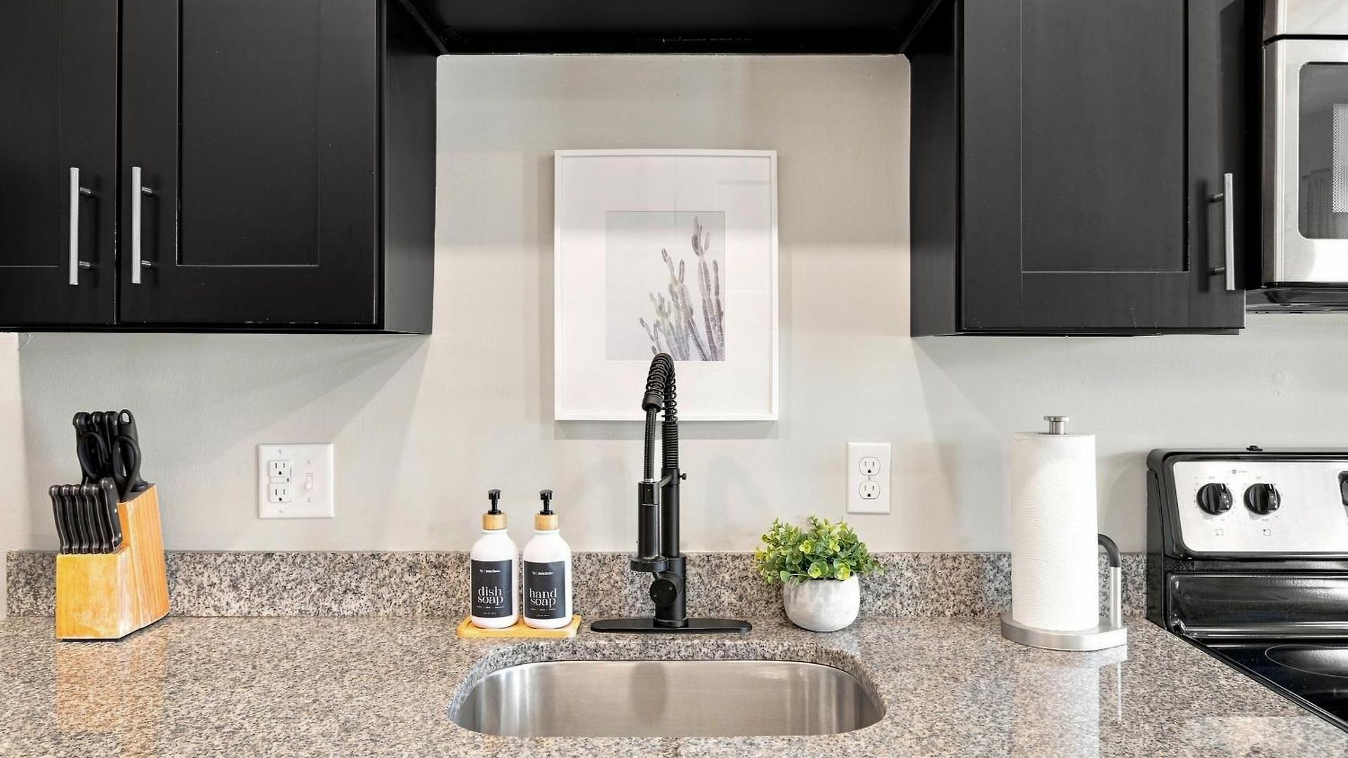 1st Floor & No Steps By Vanderbilt, Belmont & Food * Nashville