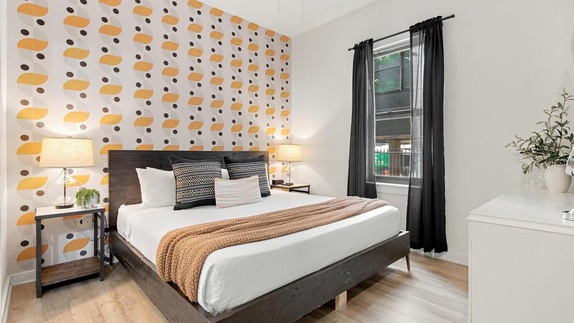 Walk To Vanderbilt And Belmont - Shuffle Board And Free Parking Holiday home
