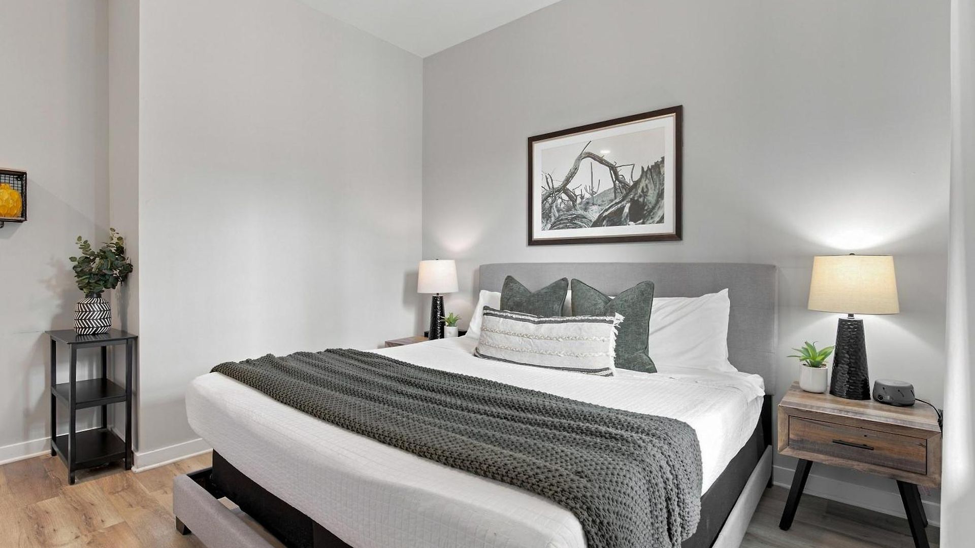 1st Floor & No Steps By Vanderbilt, Belmont & Food Nashville