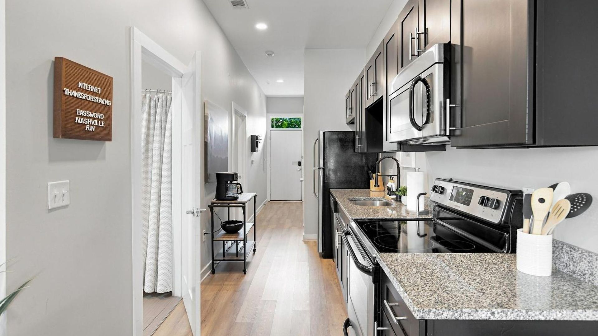 1st Floor & No Steps By Vanderbilt, Belmont & Food Holiday home *