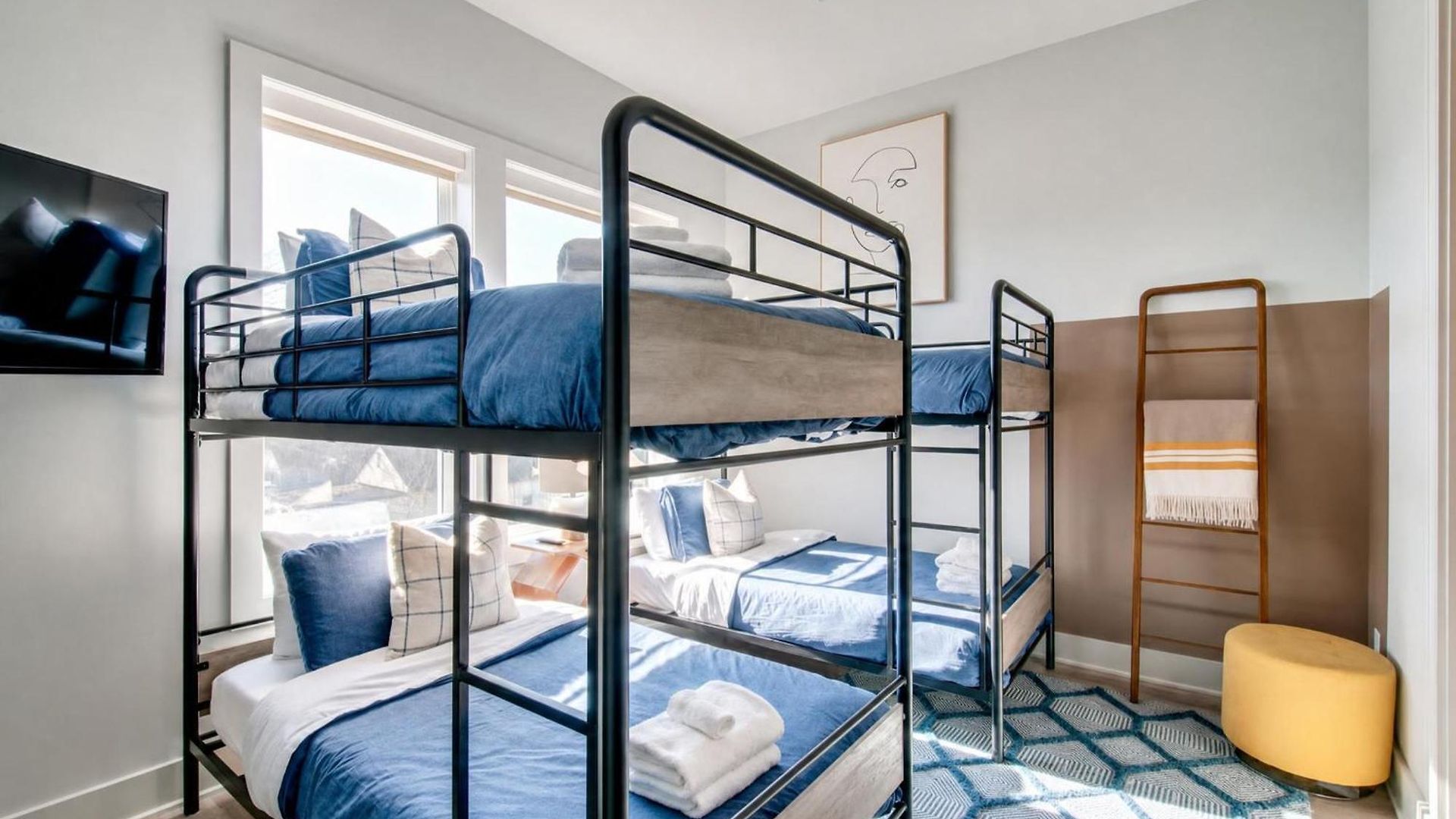 East Nash Lux - 13 Beds & Views *