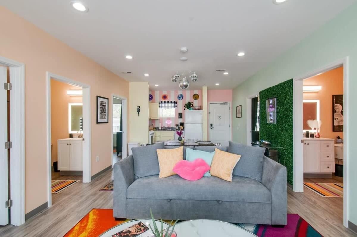 New 4 Bedroom Near Dt Walk To Restaurants * Nashville