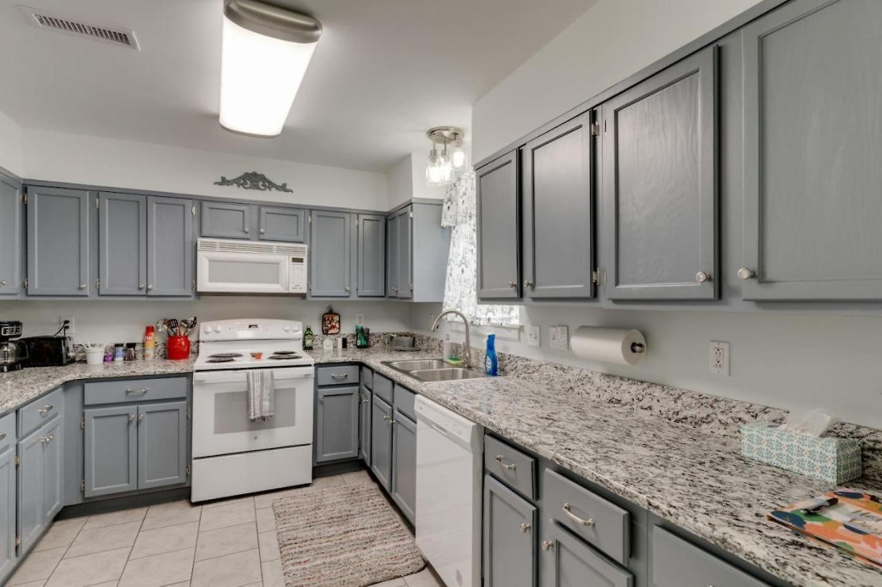 Apartment Beautiful 3 Bedroom- Free Parking 2m To Broadway