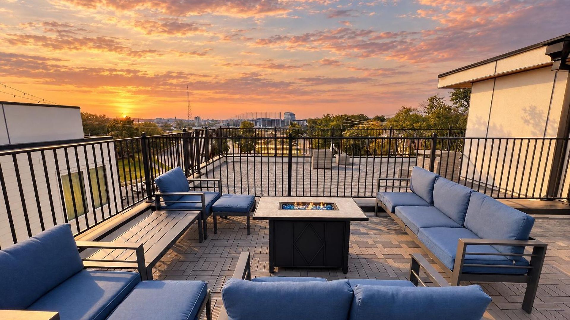 Villa New Elevations Rooftop 5 Min To Downtown Nash *