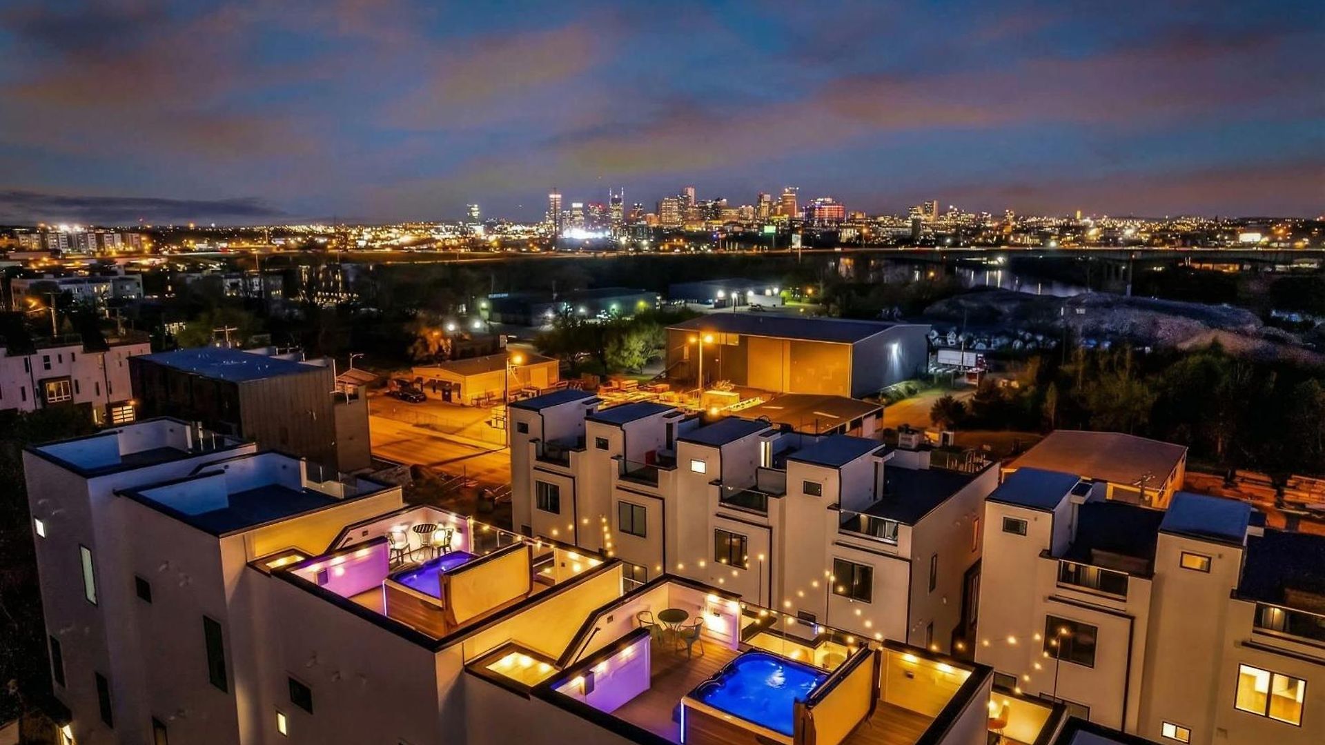 Rooftop Hot Tub Views Pac-man Pool Table Holiday home