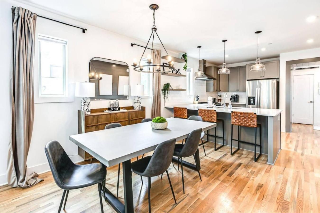 Skyline Vue 4 6 Baths Rooftop, Game Holiday home Nashville