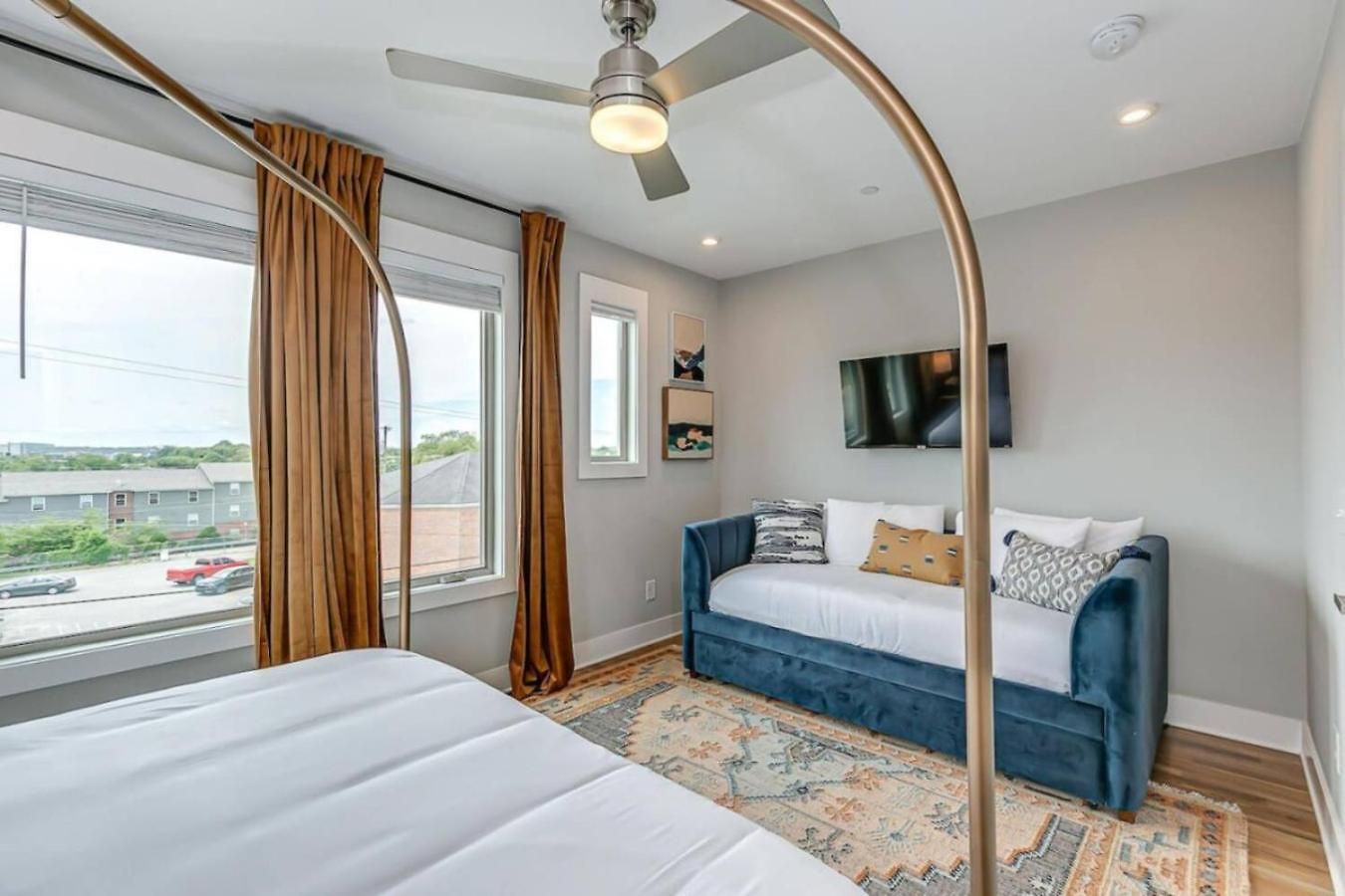 Skyline Vue 4 6 Baths Rooftop, Game *