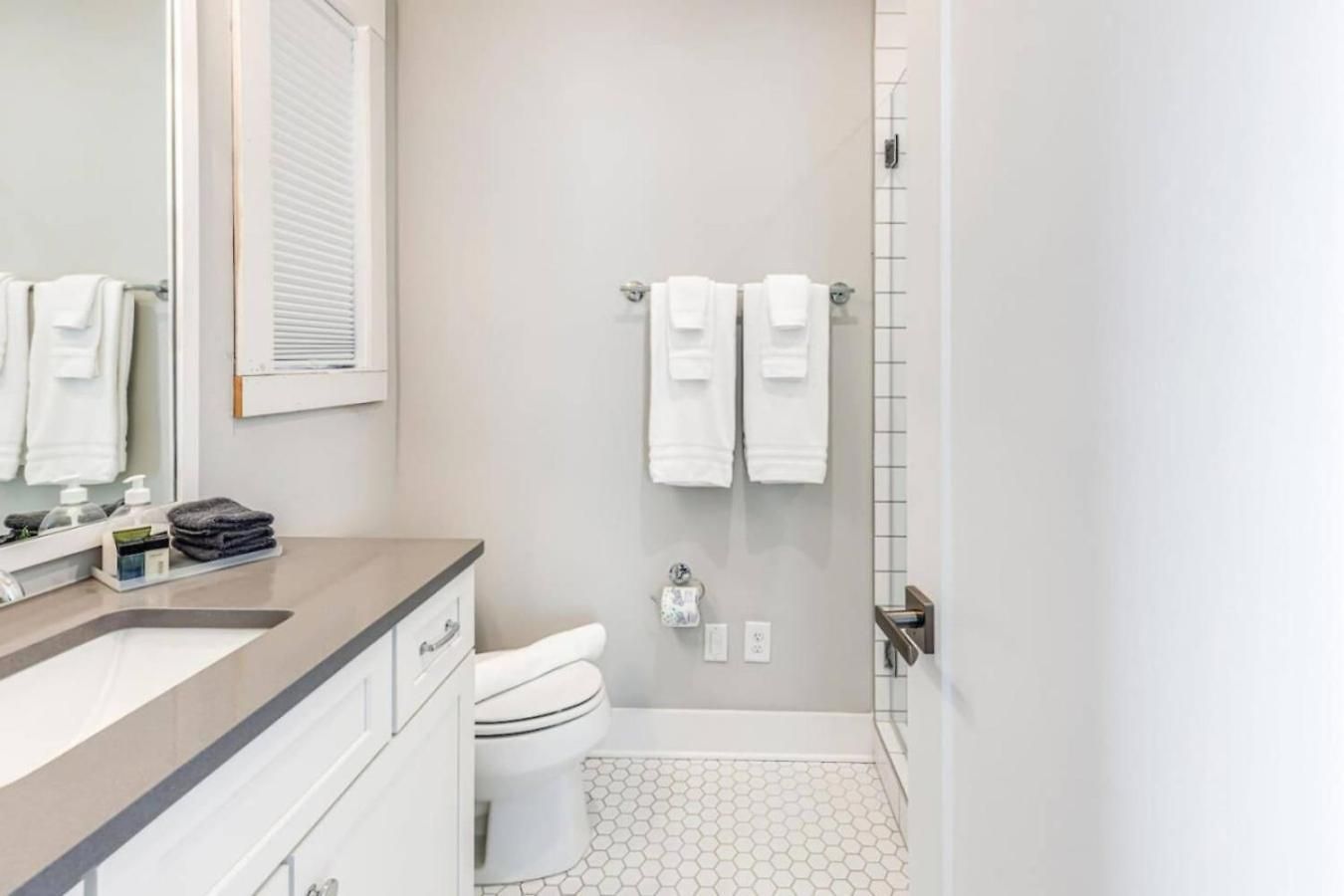 Skyline Vue 4 6 Baths Rooftop, Game Holiday home Nashville
