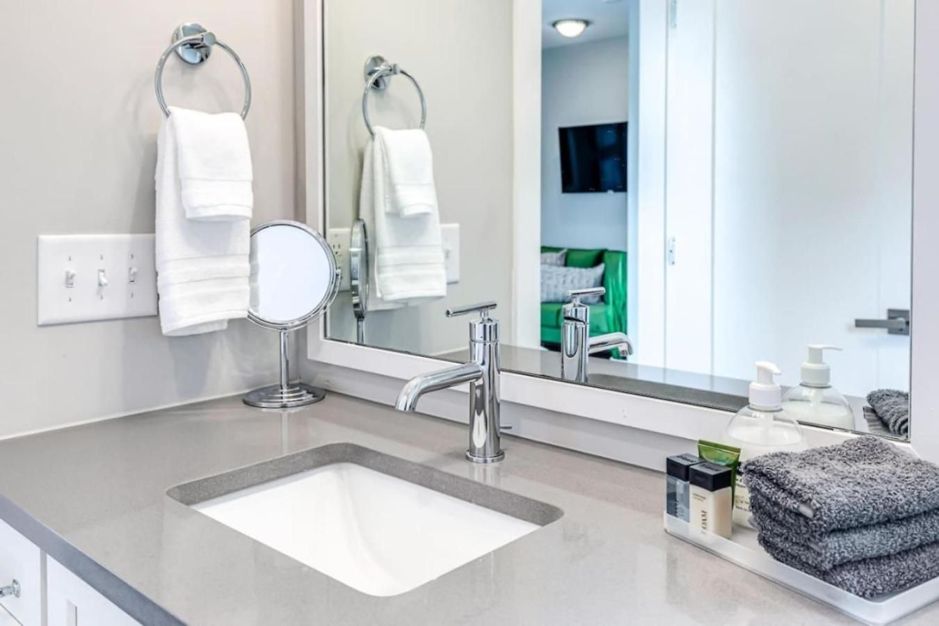 Skyline Vue 4 6 Baths Rooftop, Game