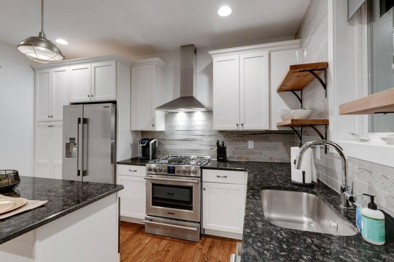 Elegant Townhouse Near Broadway *