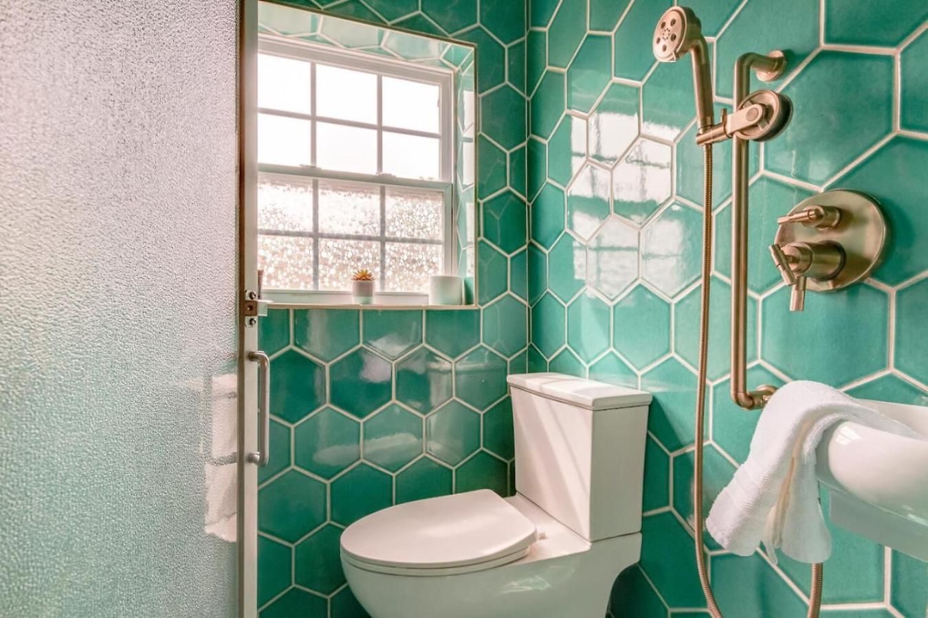 Unique And Stylish East 3 Bedroom 2.5 Bath Holiday home Nashville