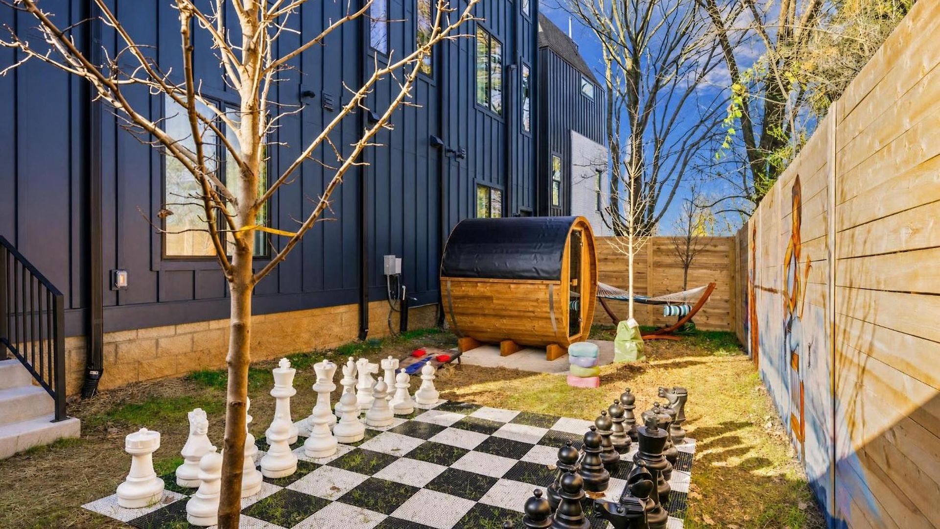 Hot Tub Poker Pool Table & Rooftop Mls View Nashville