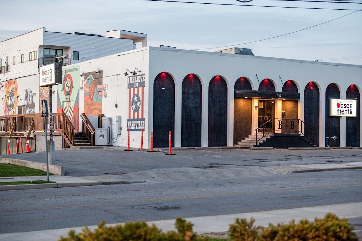 Johnny Cash On Main - 1 Mile To Dtnash - Lux Nashville