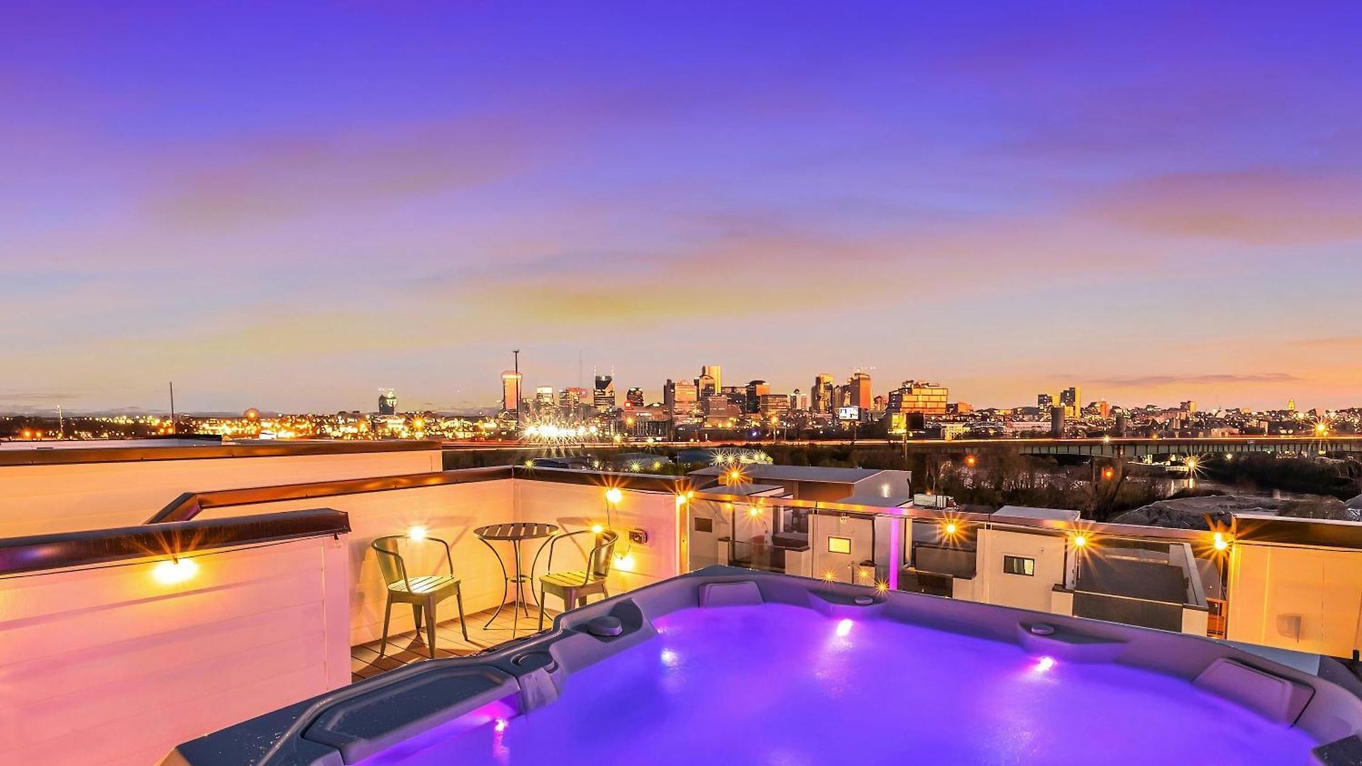 Double Rooftop Decks Hot Tub Karaoke *