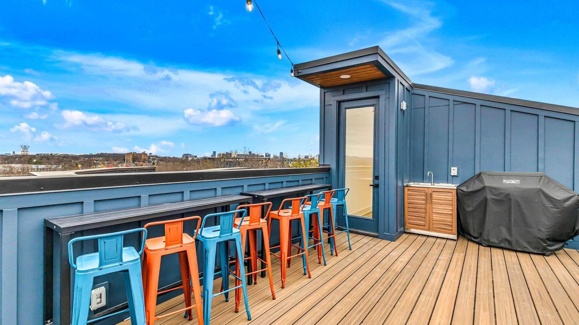 Rooftop Hot Tub Game Barrel Sauna * Nashville