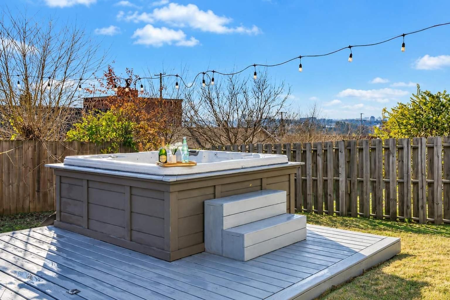 Rooftop Skyline Views - Private Hot Tub - Fire Pit