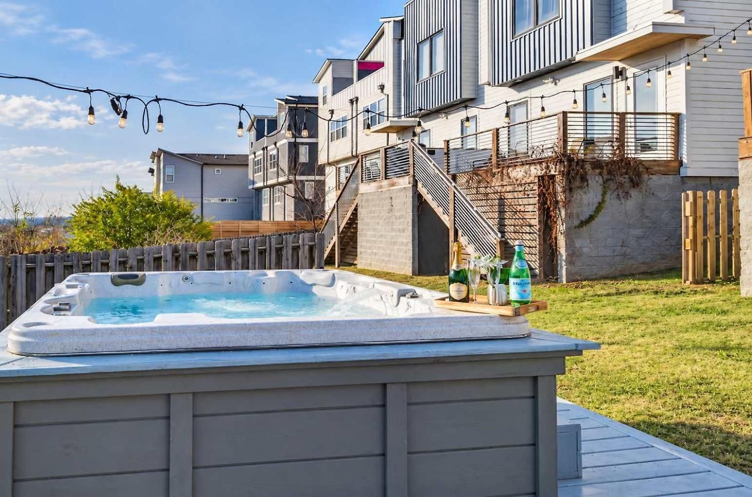 Rooftop Skyline Views - Private Hot Tub - Fire Pit * Nashville