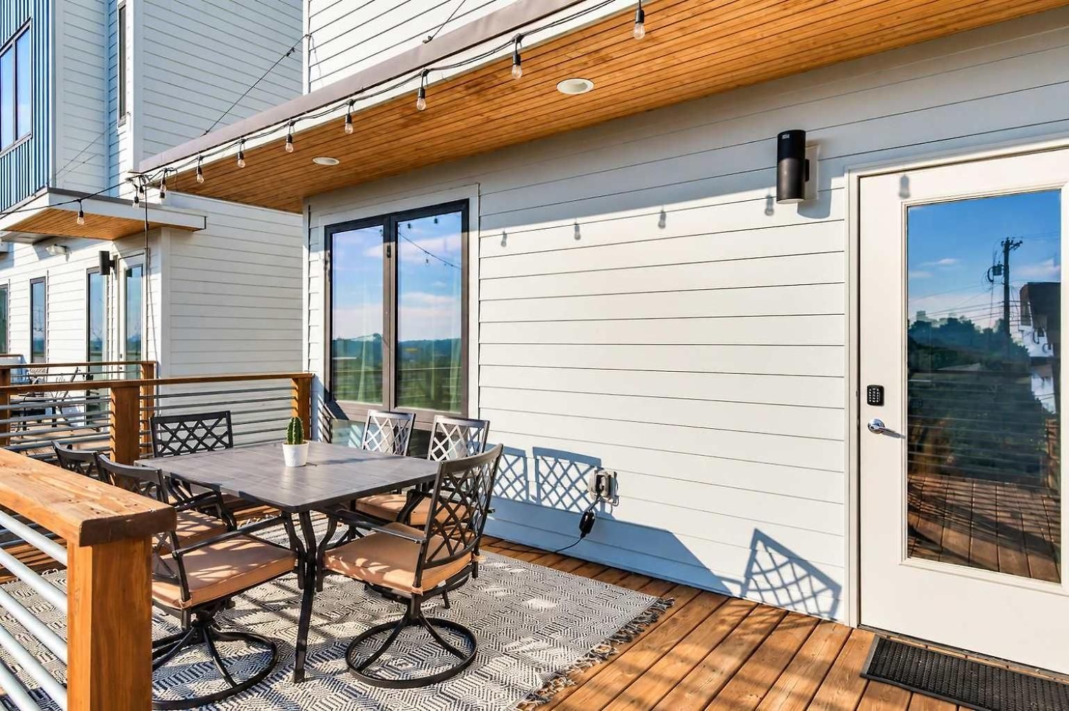 Holiday home Rooftop Skyline Views - Private Hot Tub - Fire Pit *
