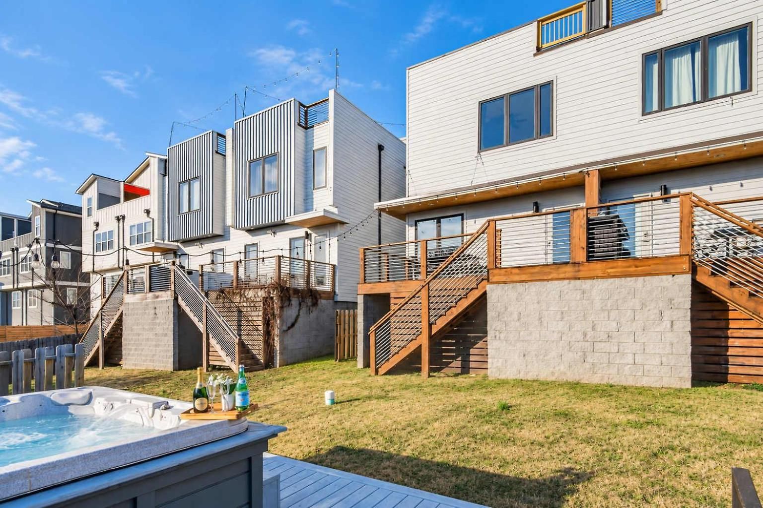 Rooftop Skyline Views - Private Hot Tub - Fire Pit * Nashville