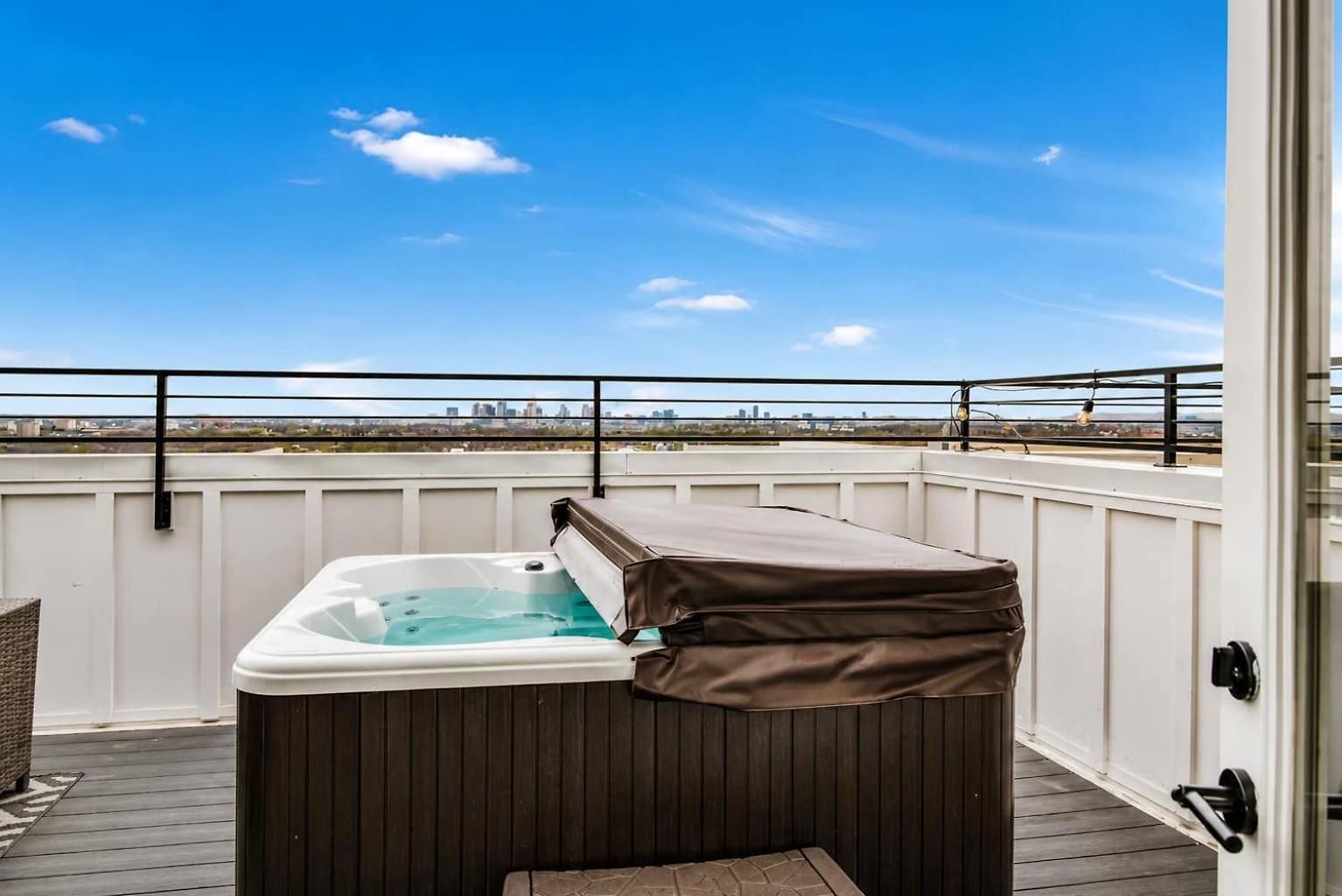 Modern Rooftop & Hot Tub Holiday home