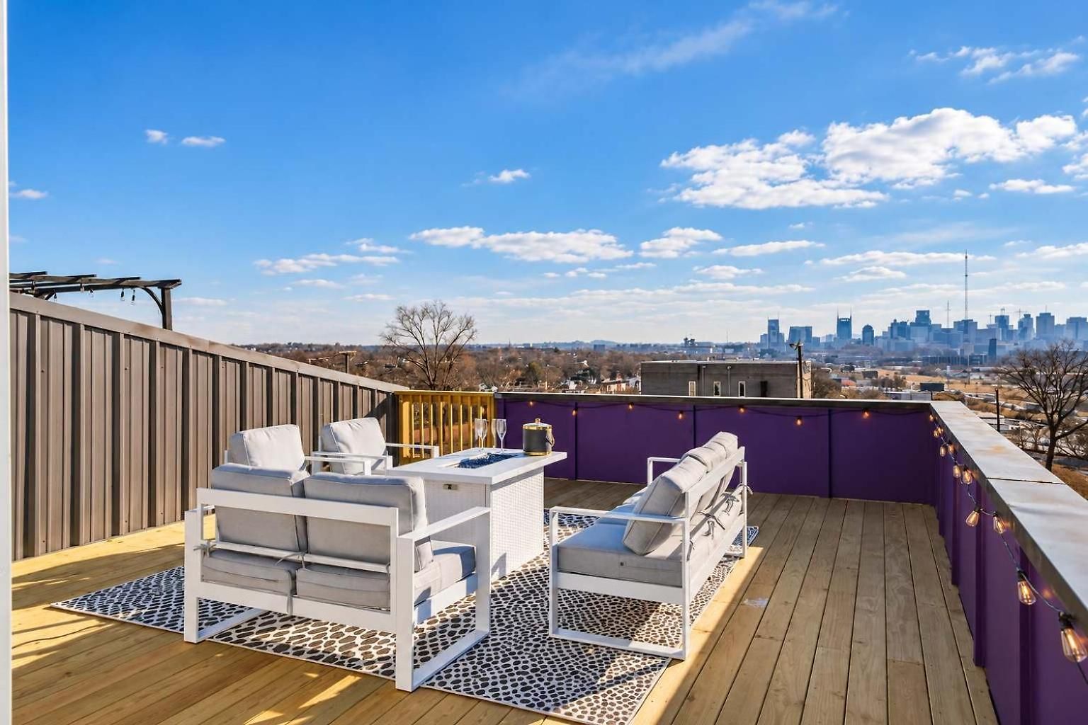 Rooftop Skyline Views - Private Hot Tub - Fire Pit Holiday home *