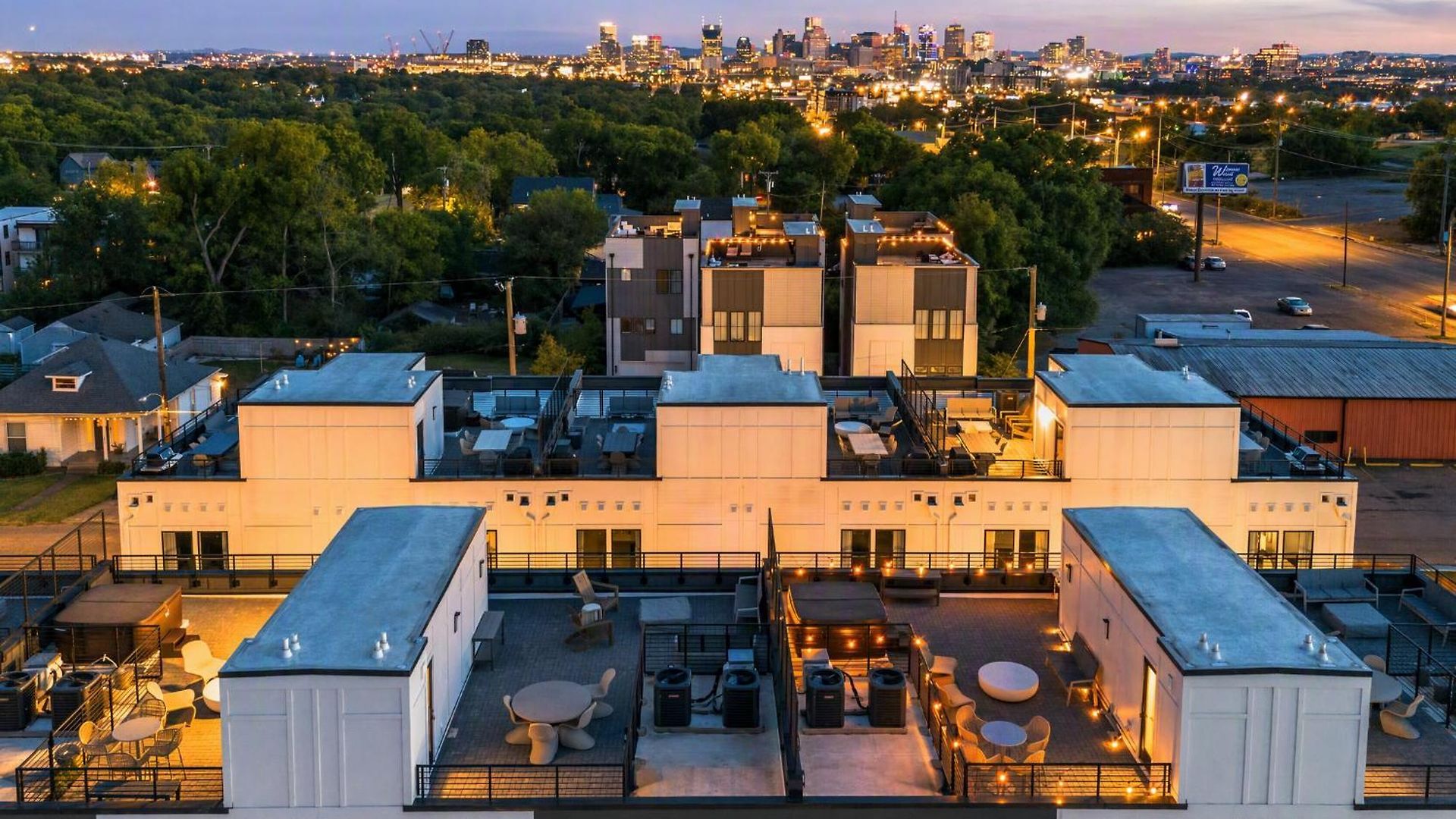 Rooftop Hot Tub & Skyline Views Near Broadway Holiday home *