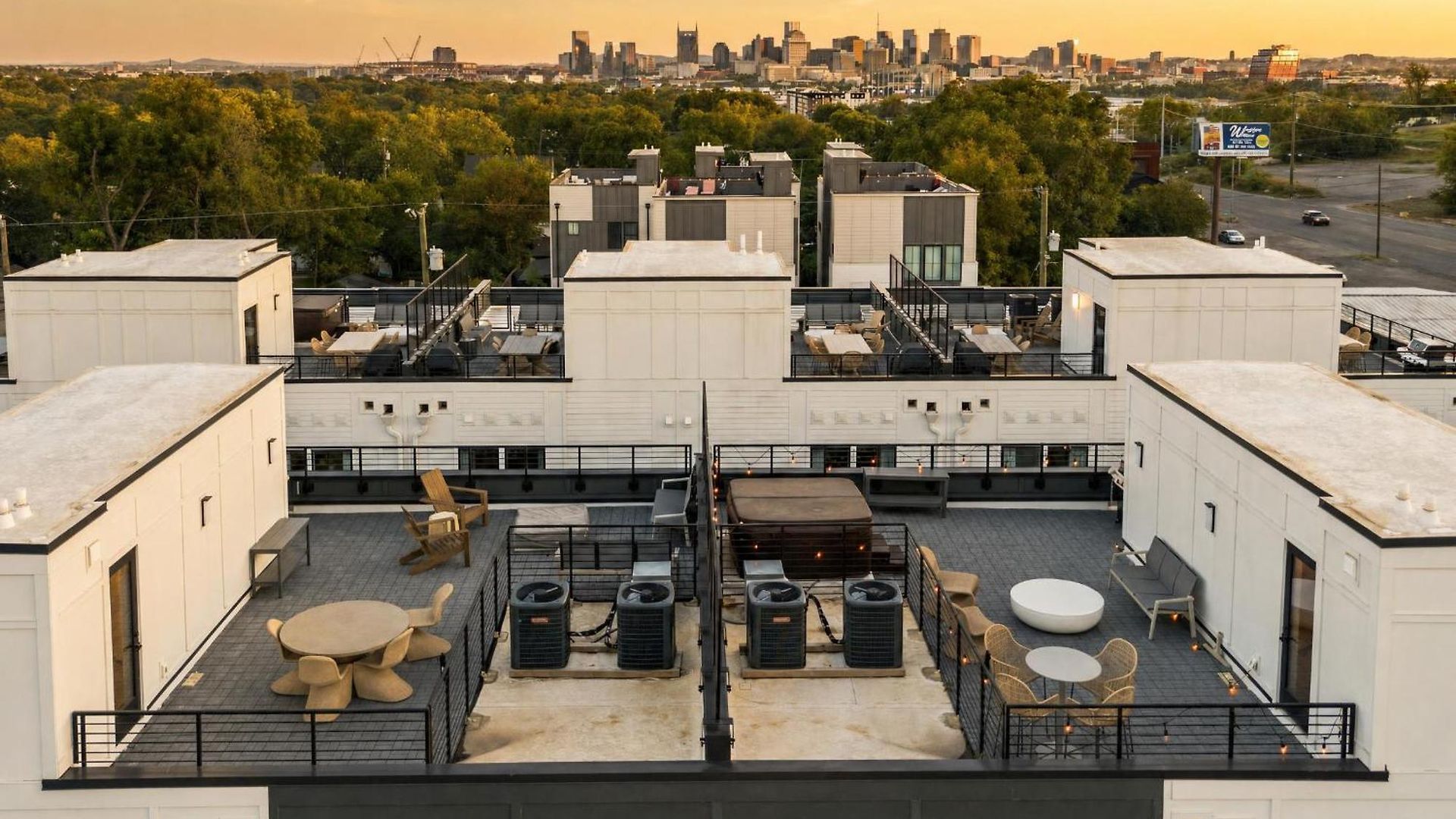 Holiday home Rooftop Hot Tub & Skyline Views Near Broadway Nashville